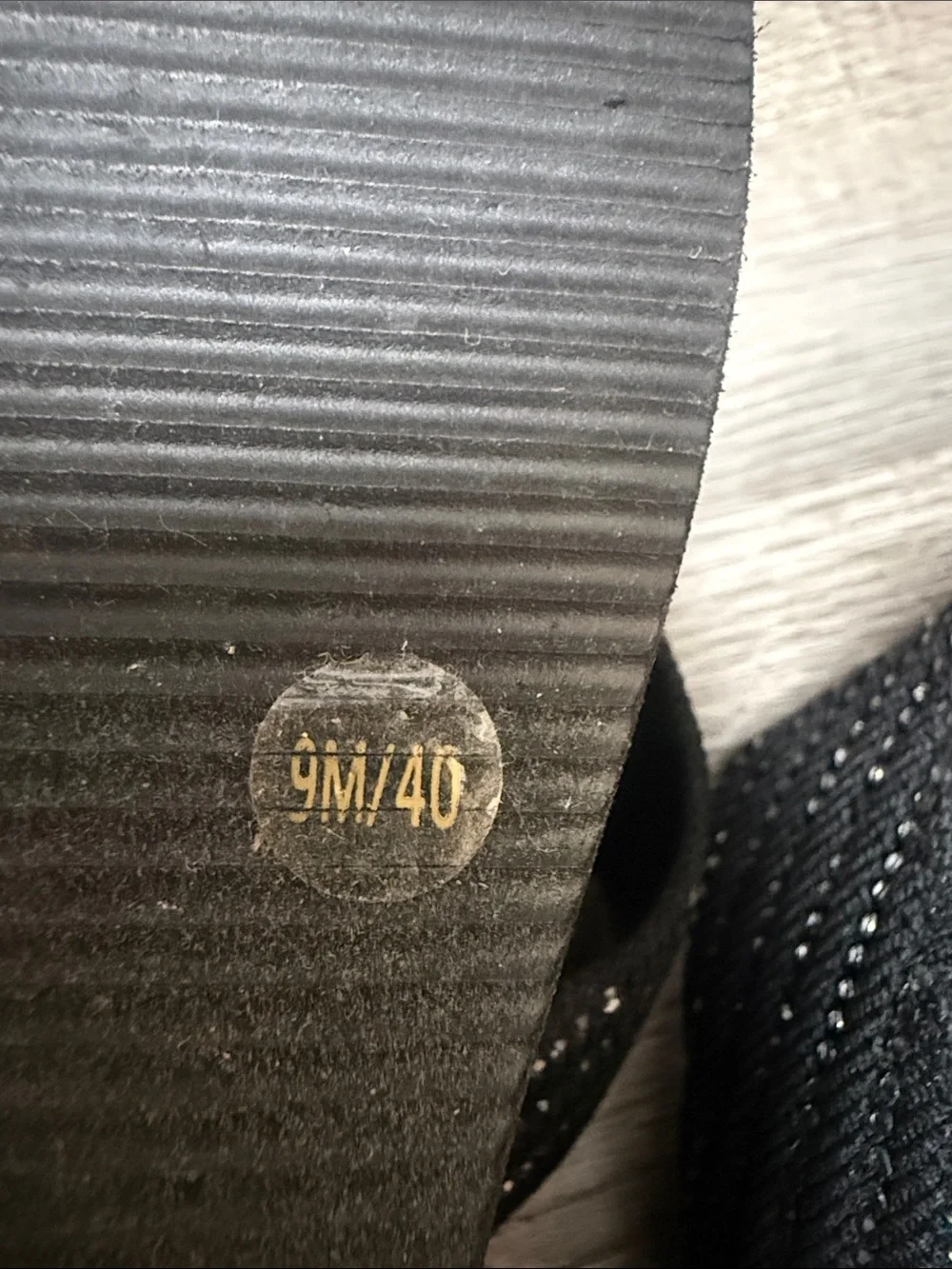 Kelly & Katie Black Embellished V‑Strap Flip Flops 9